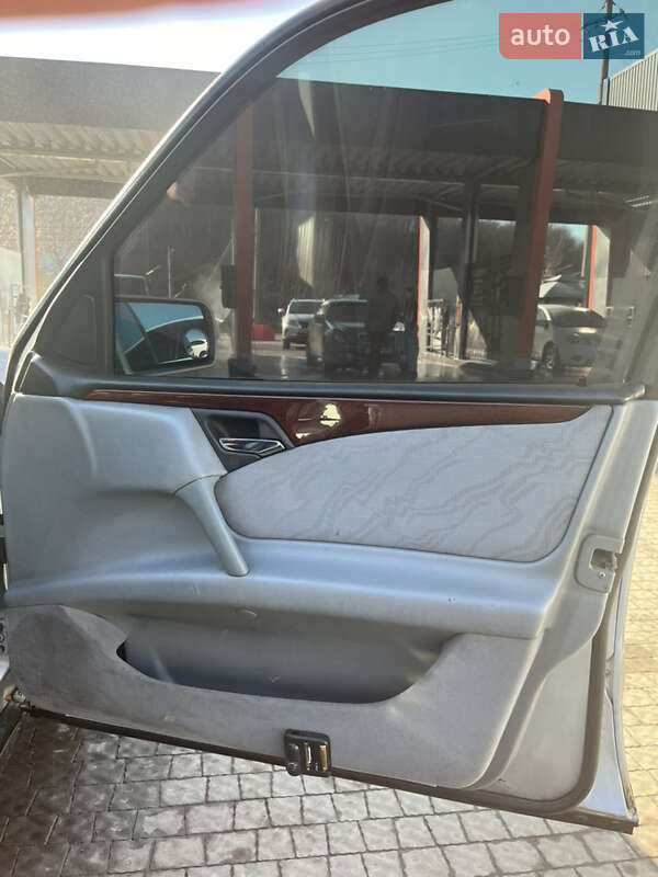 Седан Mercedes-Benz E-Class 1996 в Полтаве