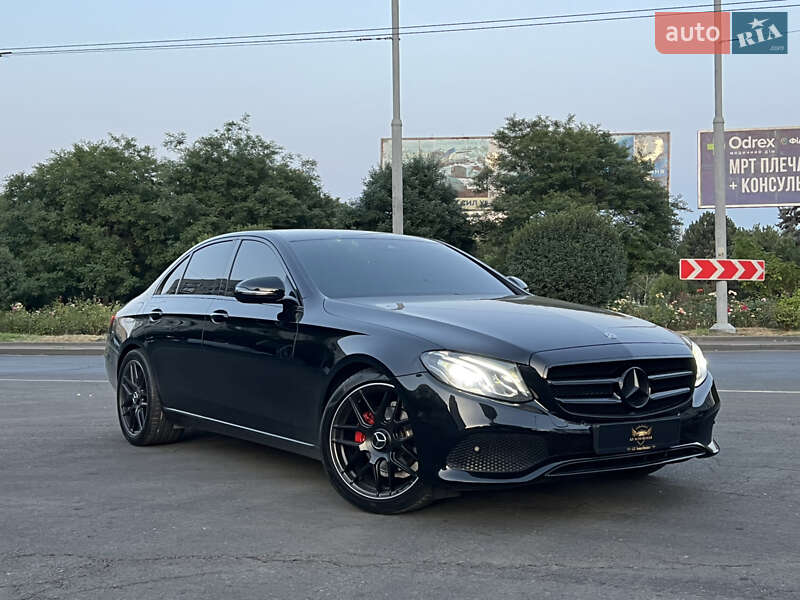 Седан Mercedes-Benz E-Class 2017 в 