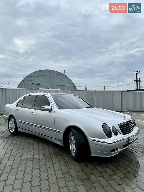 Седан Mercedes-Benz E-Class 2000 в Городке