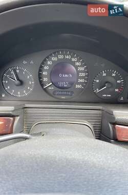 Седан Mercedes-Benz E-Class 2002 в 