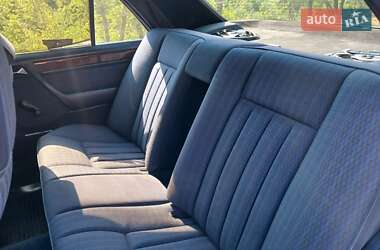 Седан Mercedes-Benz E-Class 1990 в 