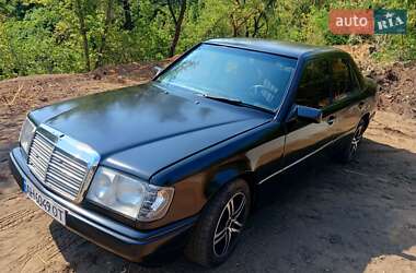 Седан Mercedes-Benz E-Class 1990 в 