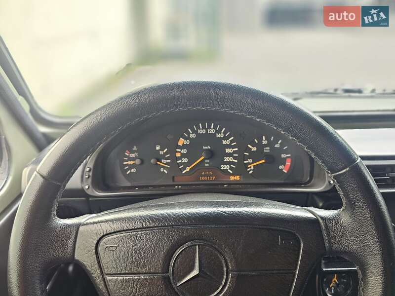 Внедорожник / Кроссовер Mercedes-Benz E-Class 1988 в Львове