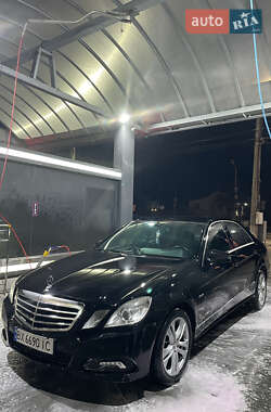 Седан Mercedes-Benz E-Class 2010 в 