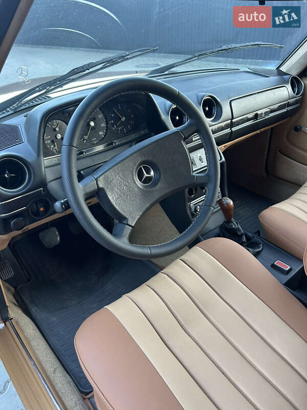 Седан Mercedes-Benz E-Class 1980 в Тернополе