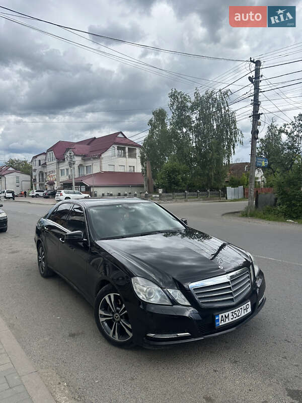 Седан Mercedes-Benz E-Class 2012 в Хусте
