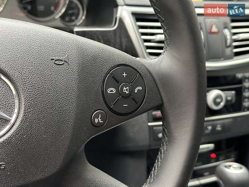 Седан Mercedes-Benz E-Class 2010 в Киеве