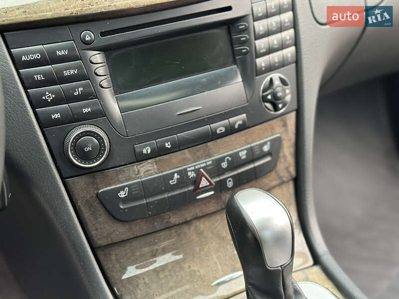 Седан Mercedes-Benz E-Class 2005 в Ровно