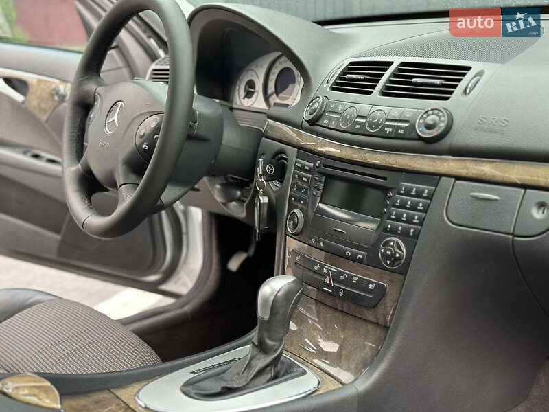 Седан Mercedes-Benz E-Class 2005 в Ровно