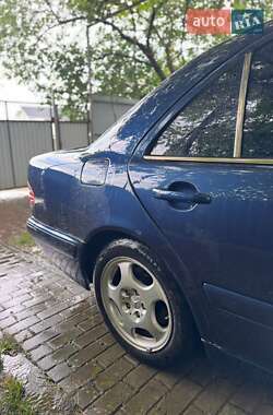 Седан Mercedes-Benz E-Class 1999 в 