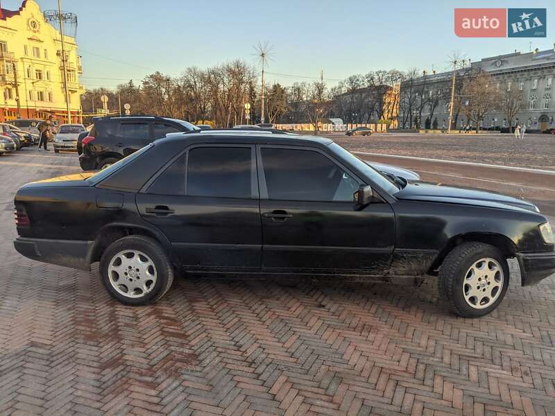 Седан Mercedes-Benz E-Class 1988 в Чернигове