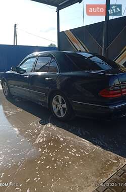 Седан Mercedes-Benz E-Class 2000 в Ржищеве