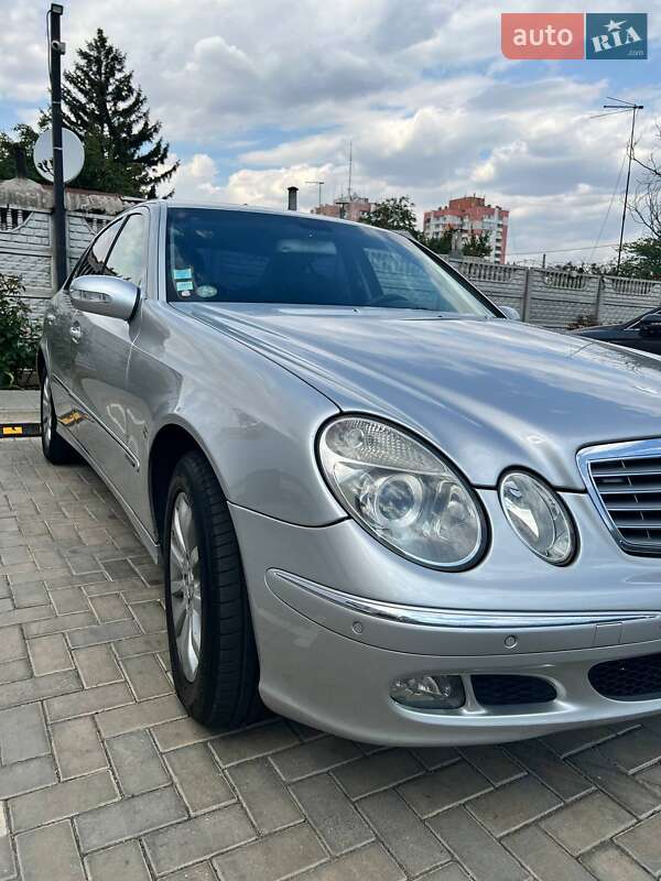 Седан Mercedes-Benz E-Class 2005 в Николаеве