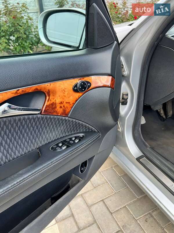 Седан Mercedes-Benz E-Class 2005 в Николаеве