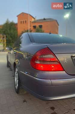 Седан Mercedes-Benz E-Class 2003 в 