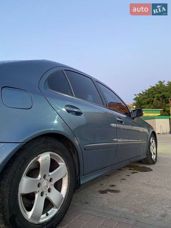 Седан Mercedes-Benz E-Class 2003 в Чернівцях