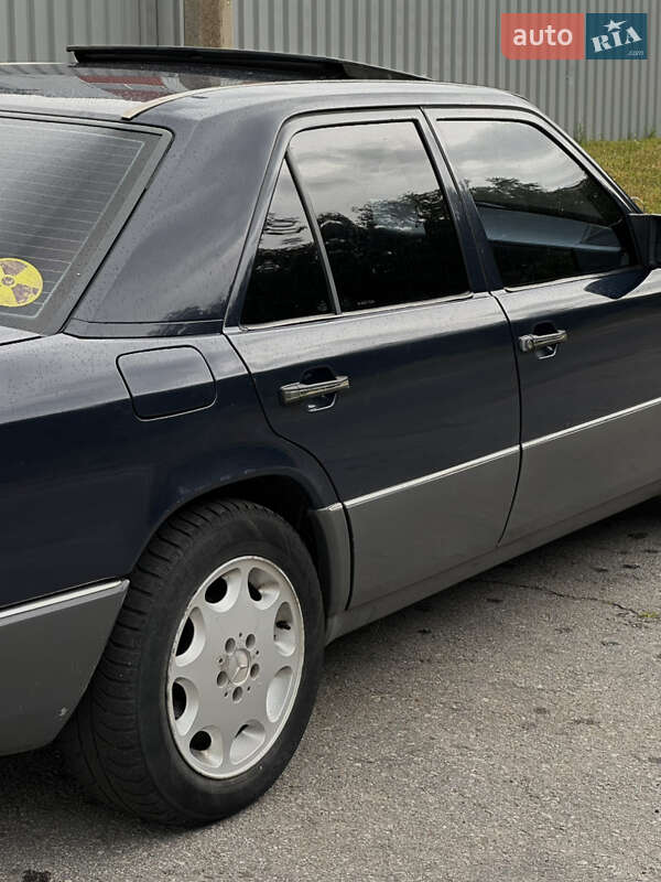 Седан Mercedes-Benz E-Class 1988 в Малині