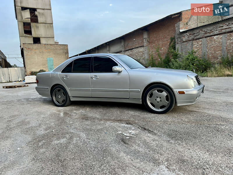Седан Mercedes-Benz E-Class 2002 в Виннице