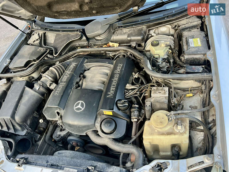 Седан Mercedes-Benz E-Class 2002 в Виннице