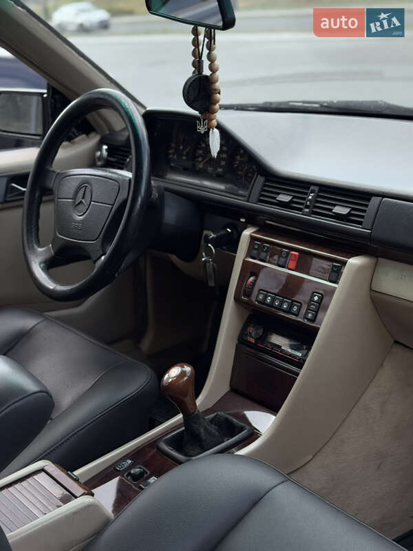 Купе Mercedes-Benz E-Class 1995 в Дніпрі