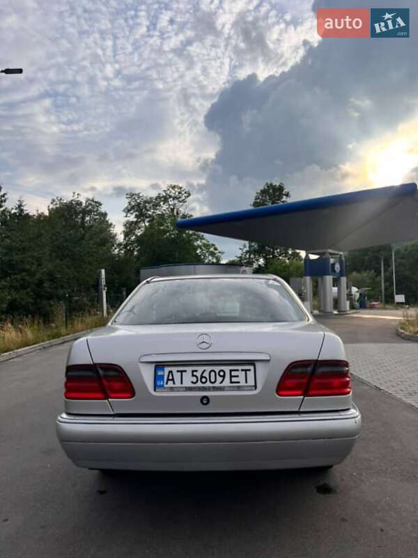 Седан Mercedes-Benz E-Class 1996 в Надворной