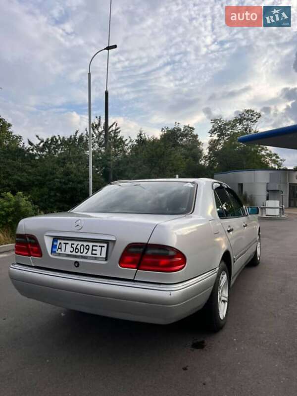 Седан Mercedes-Benz E-Class 1996 в Надворной