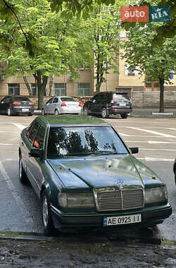 Седан Mercedes-Benz E-Class 1992 в Днепре