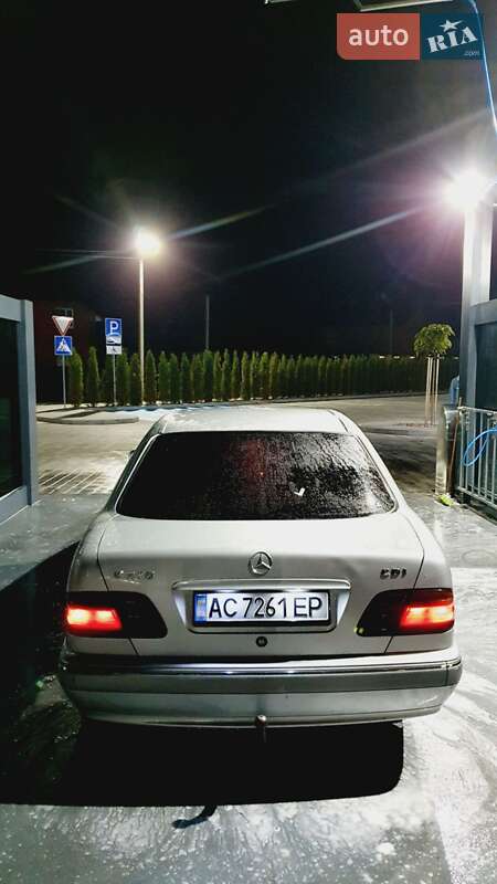 Седан Mercedes-Benz E-Class 2001 в Луцке