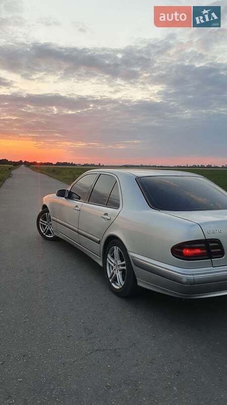 Седан Mercedes-Benz E-Class 2001 в Луцке
