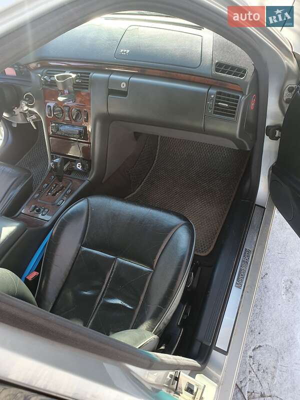 Седан Mercedes-Benz E-Class 2001 в Луцке