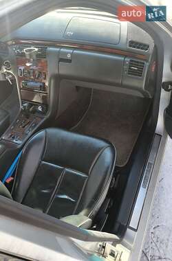 Седан Mercedes-Benz E-Class 2001 в 