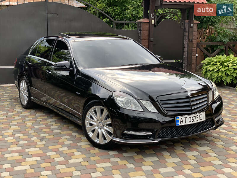 Седан Mercedes-Benz E-Class 2012 в Ивано-Франковске