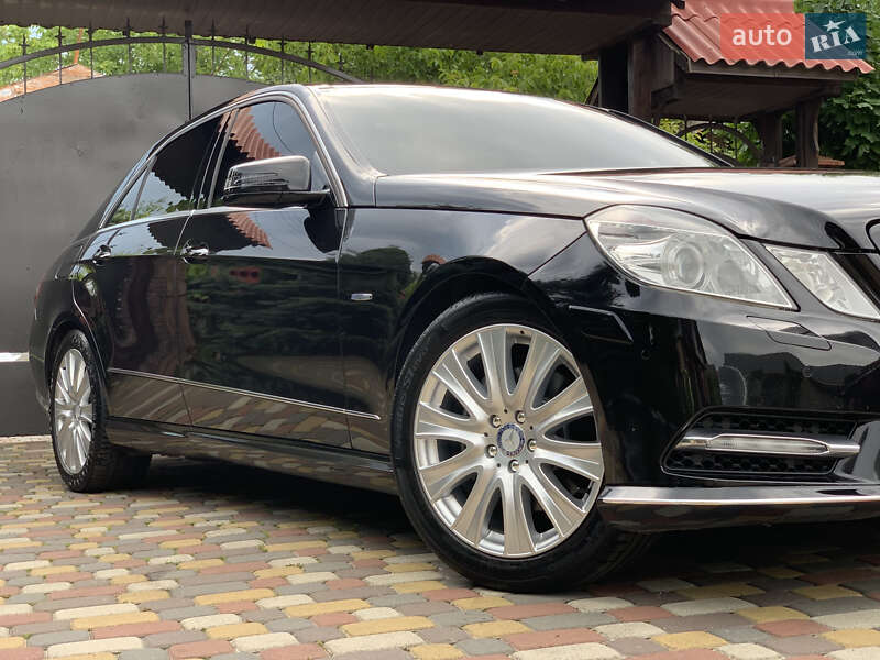 Седан Mercedes-Benz E-Class 2012 в Ивано-Франковске