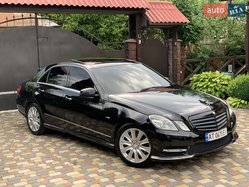 Седан Mercedes-Benz E-Class 2012 в Ивано-Франковске