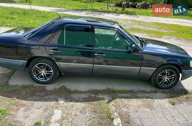 Седан Mercedes-Benz E-Class 1995 в 