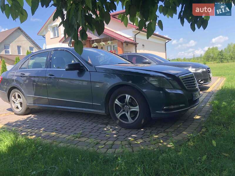 Седан Mercedes-Benz E-Class 2011 в Яворові