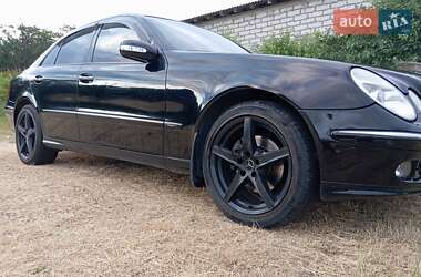 Седан Mercedes-Benz E-Class 2005 в Дніпрі