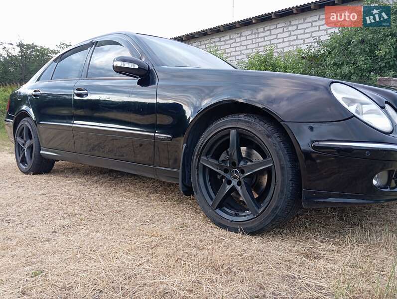 Седан Mercedes-Benz E-Class 2005 в Днепре