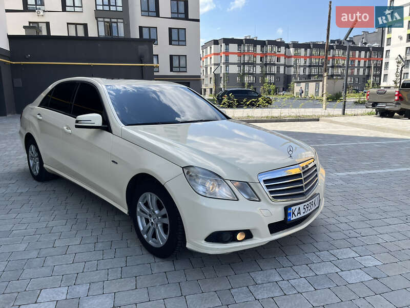 Mercedes-Benz E-Class 2011 Mercedes-Benz E-Class 2011