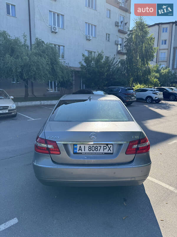 Седан Mercedes-Benz E-Class 2010 в Обухові