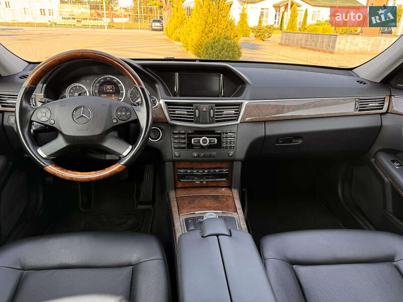 Седан Mercedes-Benz E-Class 2011 в Львове