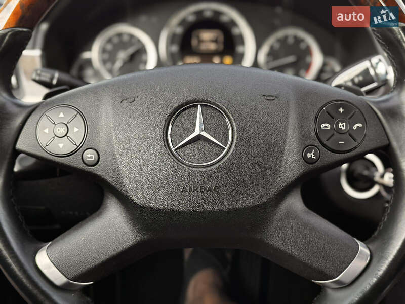 Седан Mercedes-Benz E-Class 2011 в Львове