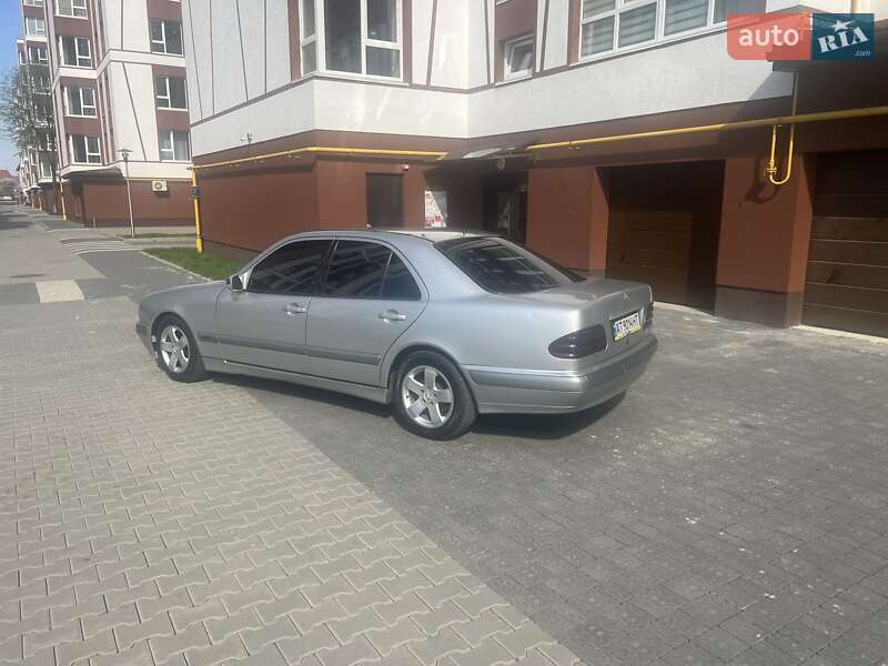 Седан Mercedes-Benz E-Class 2000 в Івано-Франківську