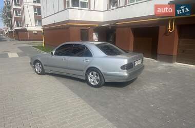 Седан Mercedes-Benz E-Class 2000 в 