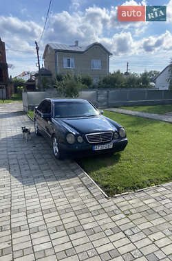 Седан Mercedes-Benz E-Class 2001 в Чернівцях
