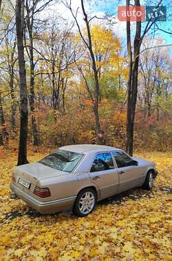 Седан Mercedes-Benz E-Class 1995 в 
