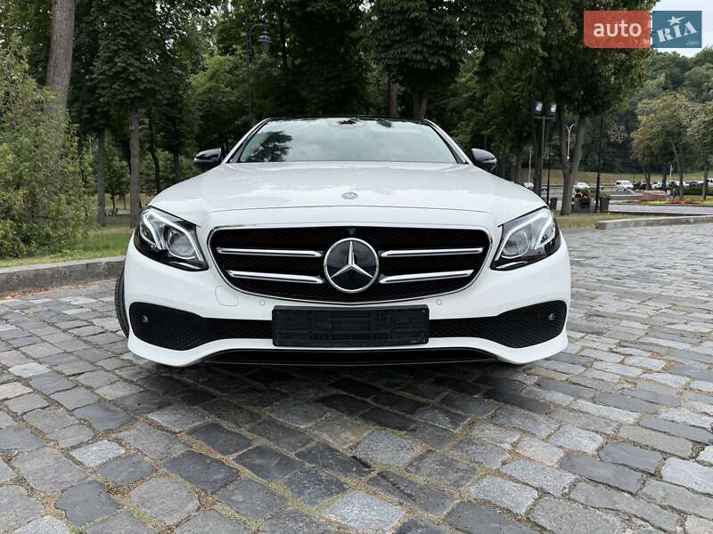 Седан Mercedes-Benz E-Class 2016 в Киеве