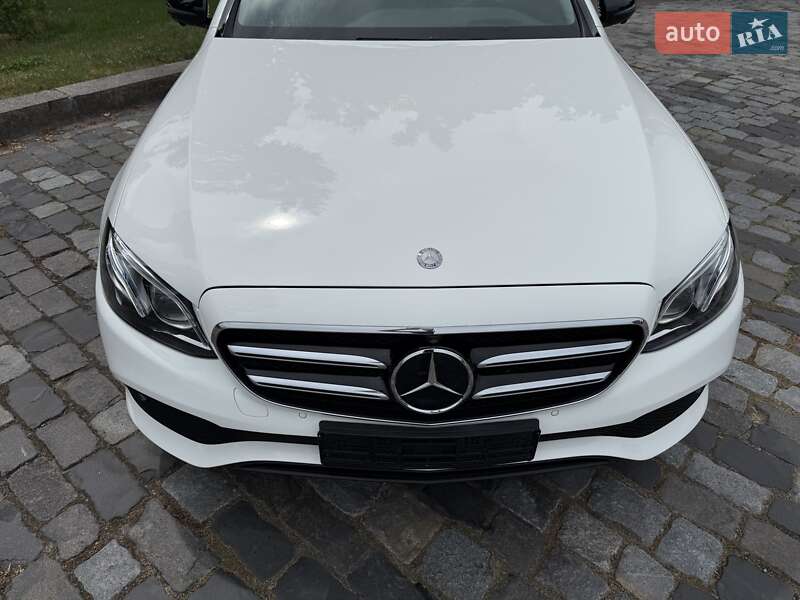 Седан Mercedes-Benz E-Class 2016 в Киеве