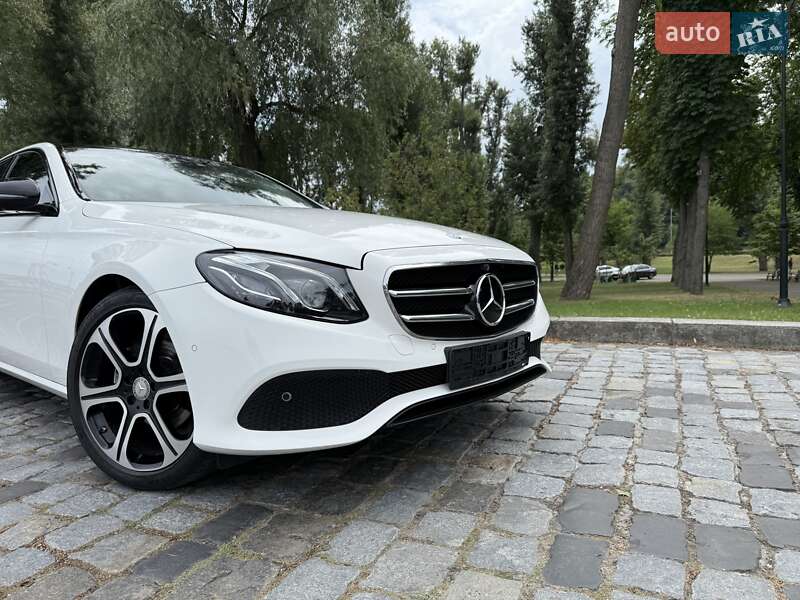 Седан Mercedes-Benz E-Class 2016 в Киеве