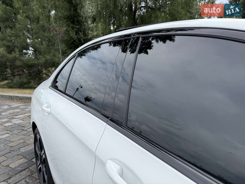 Седан Mercedes-Benz E-Class 2016 в Киеве